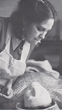 Patricia Rodriguez making a mask of Irene Perez, 1980